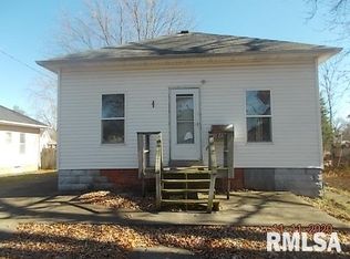 912 N Chestnut St, Litchfield, IL 62056