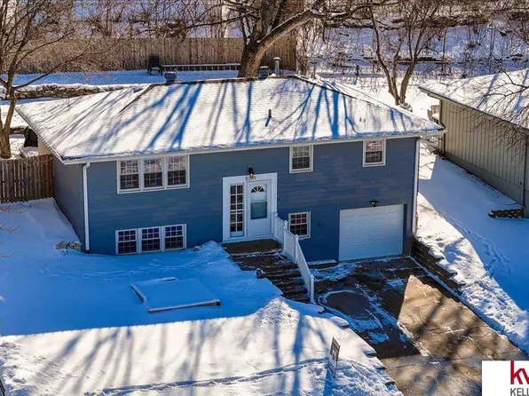 8209 Walnut Ln, Ralston, NE 68127
