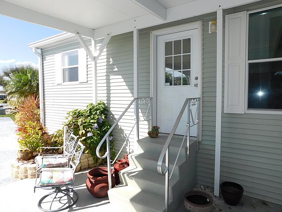 5th image of 8494 Bromeliad Cir