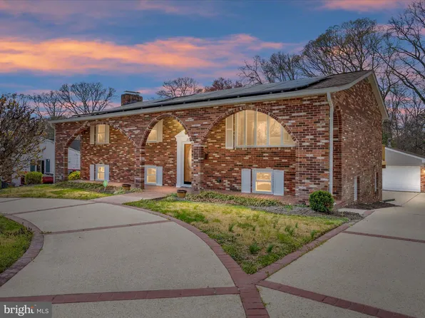 212 Oak Dr, Pasadena, MD 21122