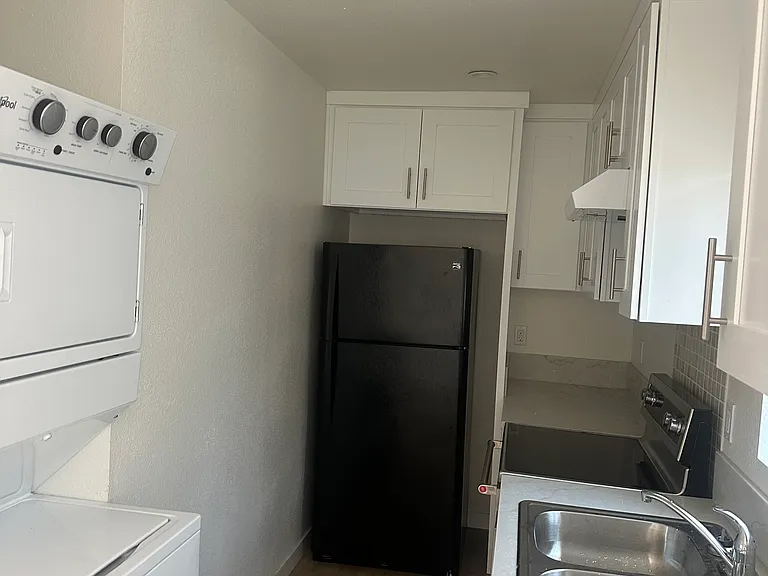 284 E 47th Pl — Photo 2