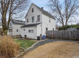 1 E 8th St, Huntington Station, NY 11746