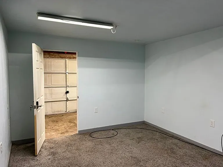 385 Dianne Ct — Photo 33