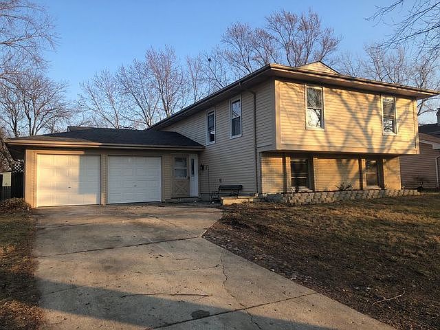 1st image of 140 Oakwood Dr