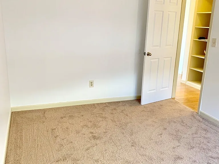 Kingston Harbor Apartments — Photo 10