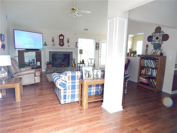 3rd image of 541 Ashton Manor Dr