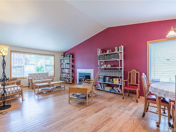 4th image of 2524 Woodfield Loop SE