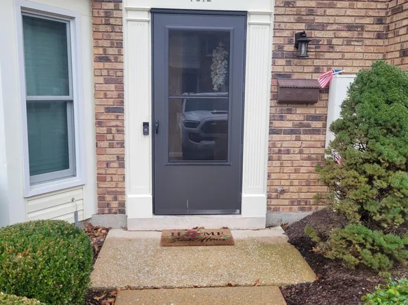 4512 Pegasus Dr, Saint Louis, MO 63129