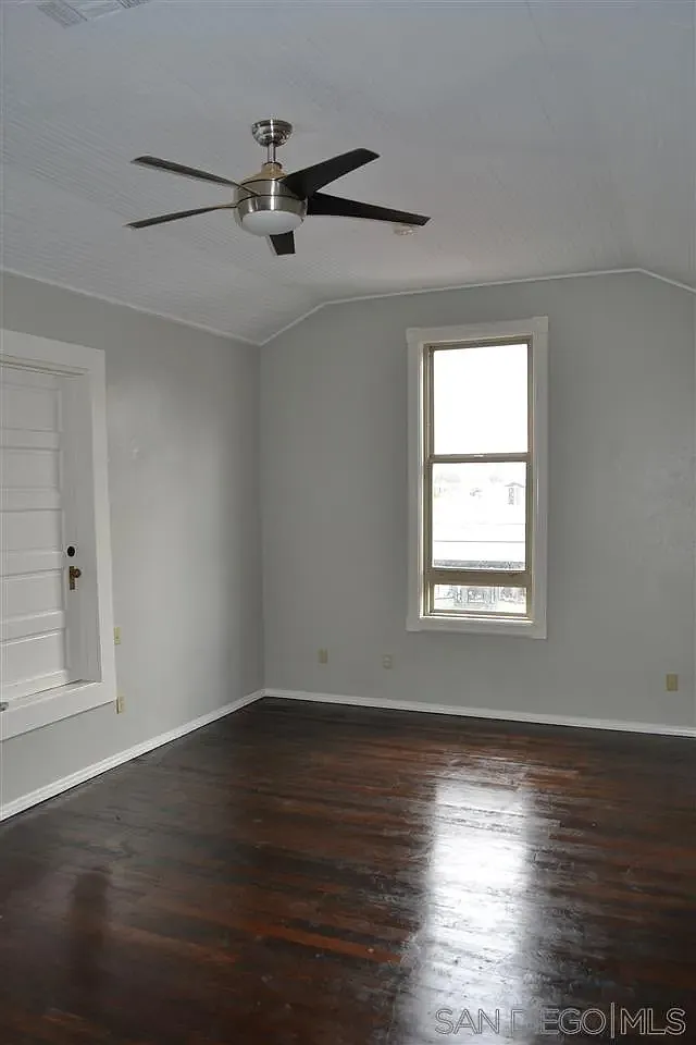 1 bed, 1.0 bath, 700 sqft, $1,595 — Photo 2