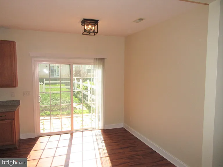 181 Gillespie Ave — Photo 5