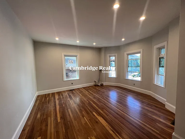 55 Lowell St #1T — Photo 4