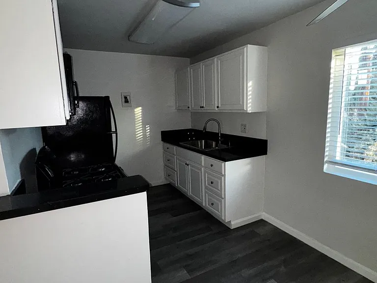 11460 Riverside Dr — Photo 12