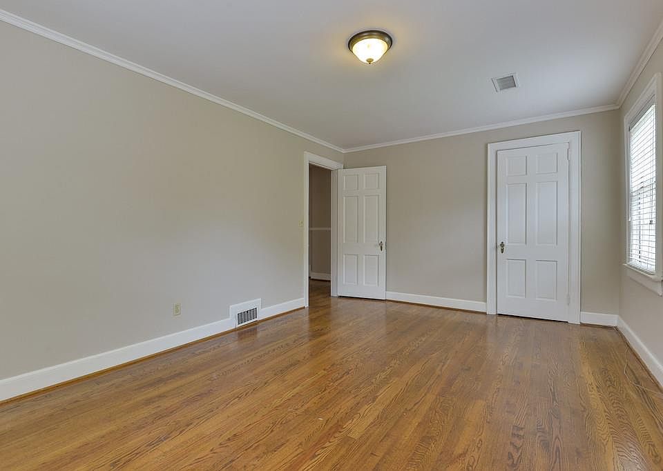 2nd image of 102 Lauderdale Rd