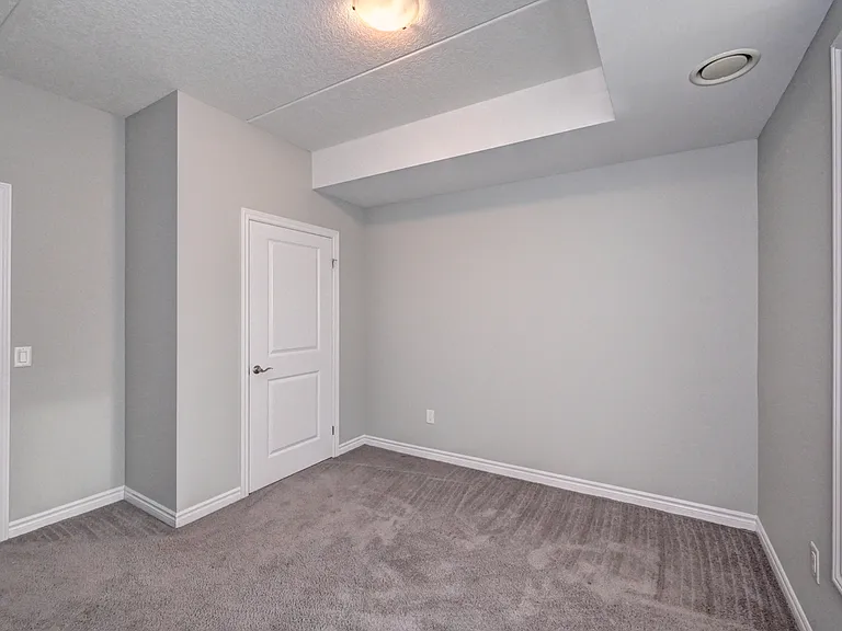 286 Kingswood Dr — Photo 8
