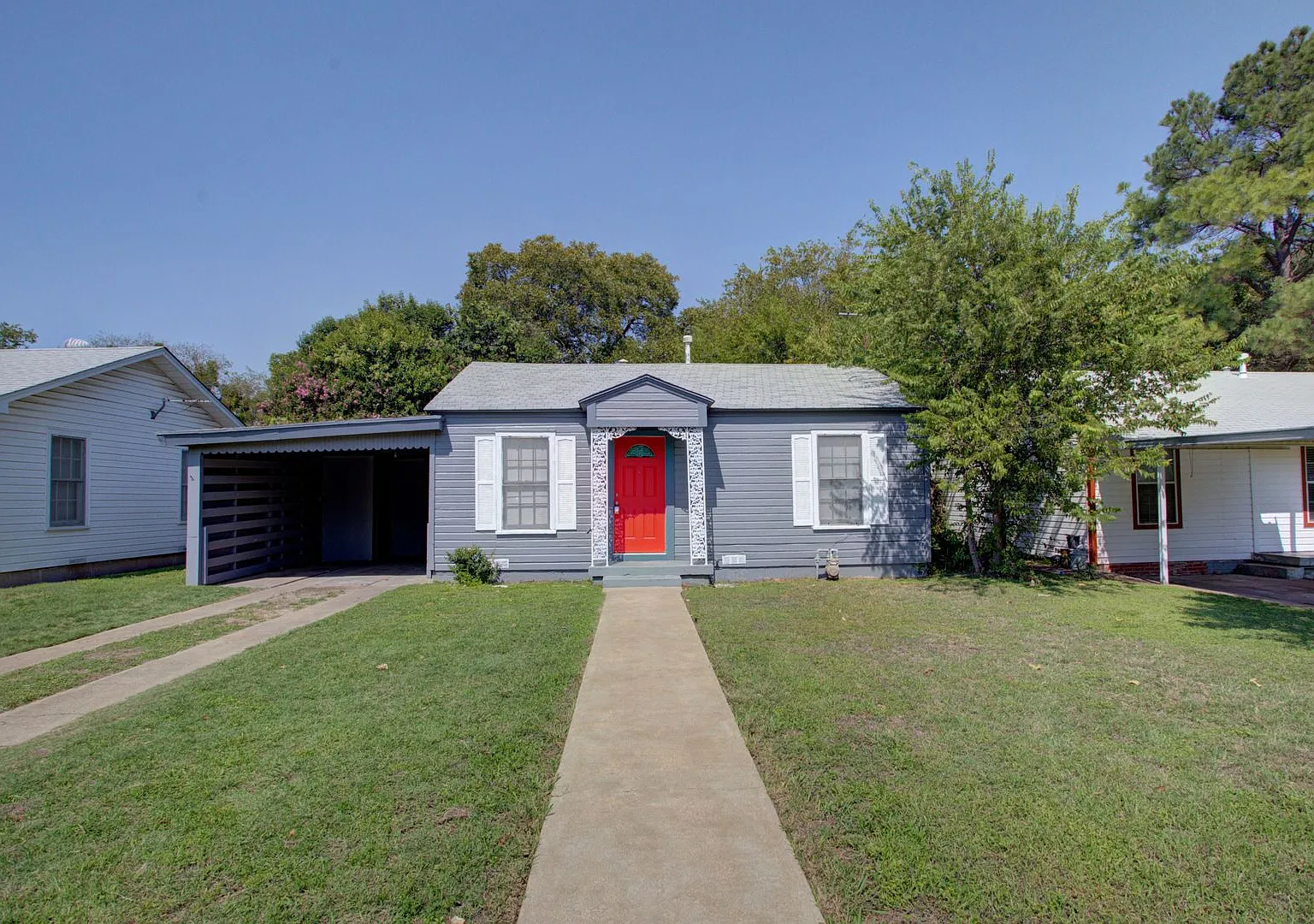 Now Available | Charming 2-Bedroom Home with Fenced Backyard in Cleburne, TX! — Photo 2