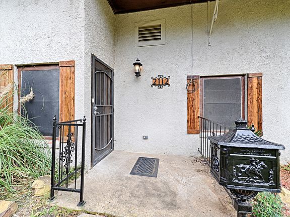3rd image of 2112 Eden Ave