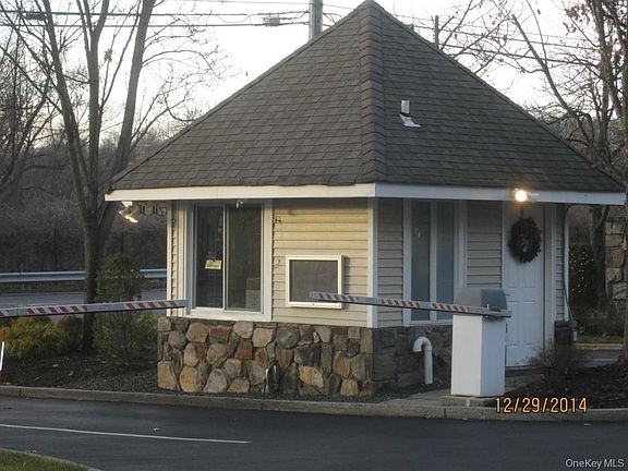 5th image of 141 Winchester Dr