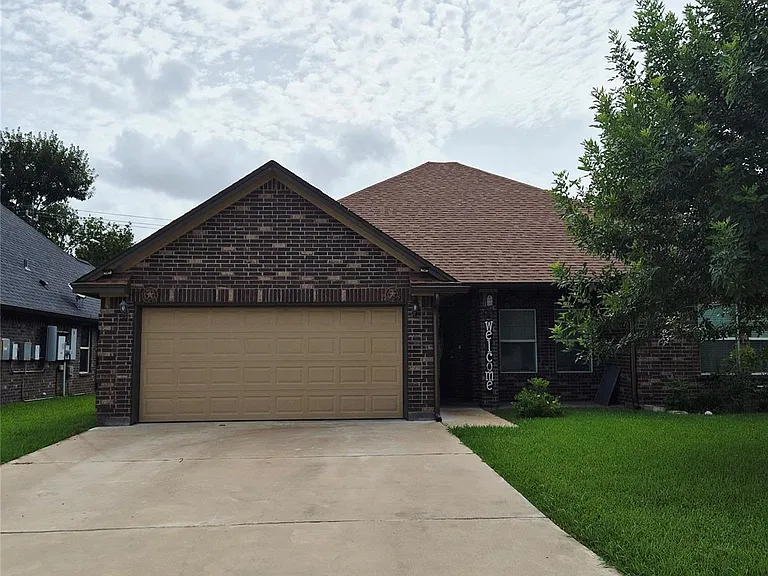 218 Majestic Oak Cir — Photo 1