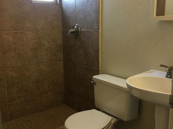 The guest bath is pretty, too.