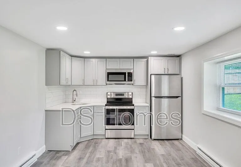 615 Macdonald Ave #2 — Photo 3