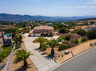 15313 Creek Hills Rd, El Cajon, CA 92021