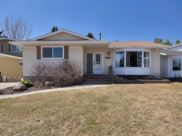 7414 183a St NW, Edmonton, AB T5T 2L4