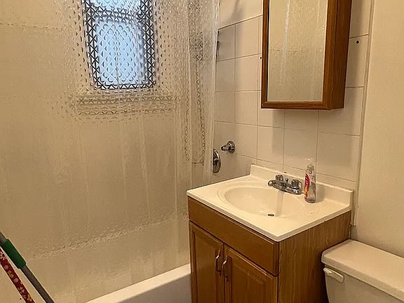 5th image of 3427 43rd St APT 2R