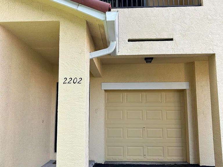 2202 Belmont Ln #2202 — Photo 4
