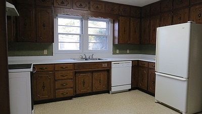 Large Kitchen w/ Appliances