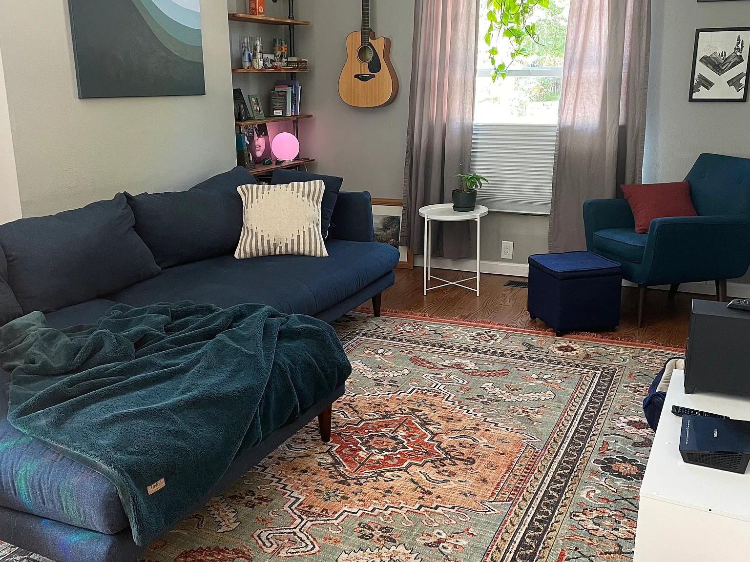 2 bed, 850 sqft, $2,400 — Photo 1