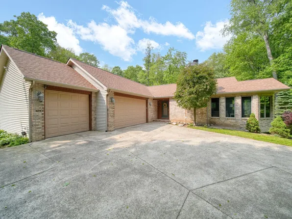 5555 Firethorne Dr, Jackson, MI 49201
