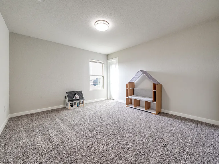 2427 Valencia Crst — Photo 19