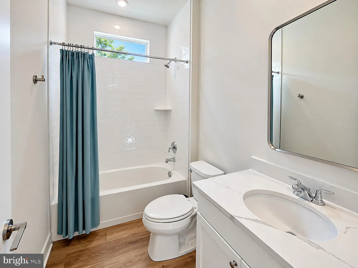 4 bed, 5.0 bath, 2510 sqft, $4,200 — Photo 4