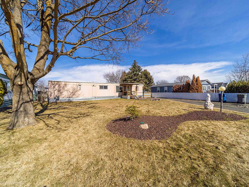 1st image of 20201 E Augusta Ct