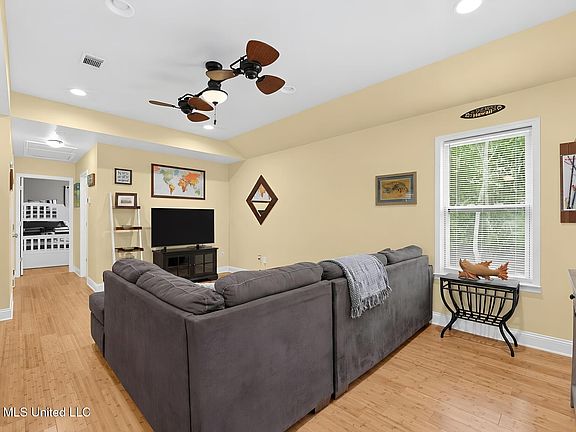 4th image of 43 Fiber St