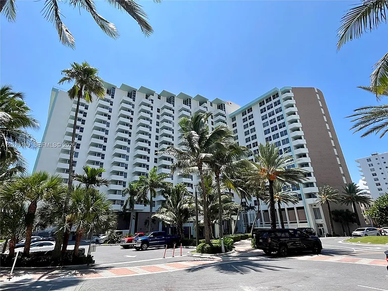 2899 Collins Ave #1433 — Photo 13