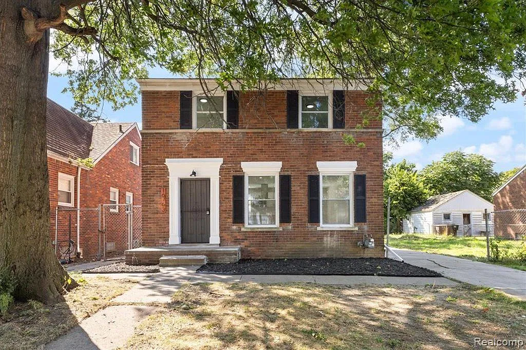 3 bed, 1.5 bath, 1555 sqft, $1,900 — Photo 1
