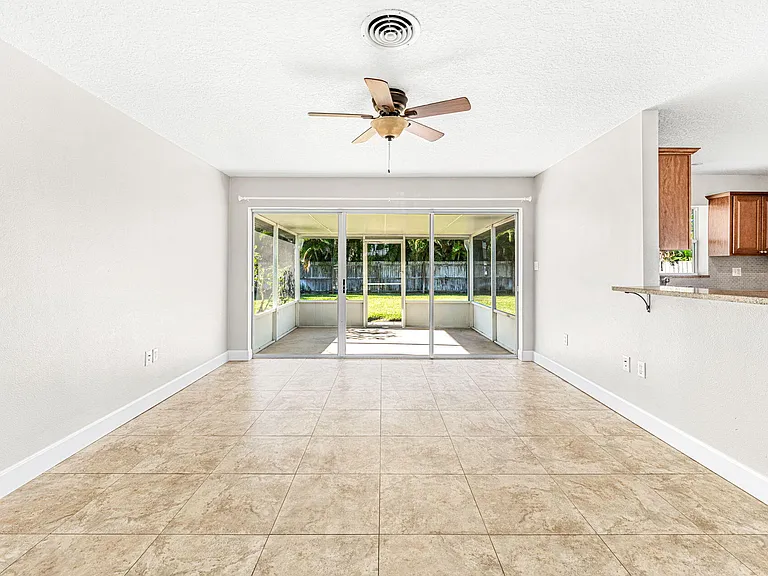 406 N Neptune Dr — Photo 14