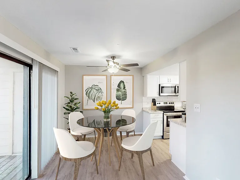 Lago Vista Apartments — Photo 52