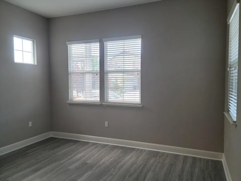 176 Avery Ct