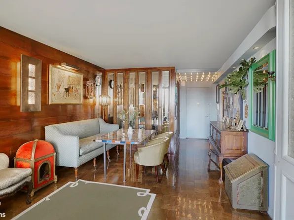 311 East 38th Street 18C image 2 of 24