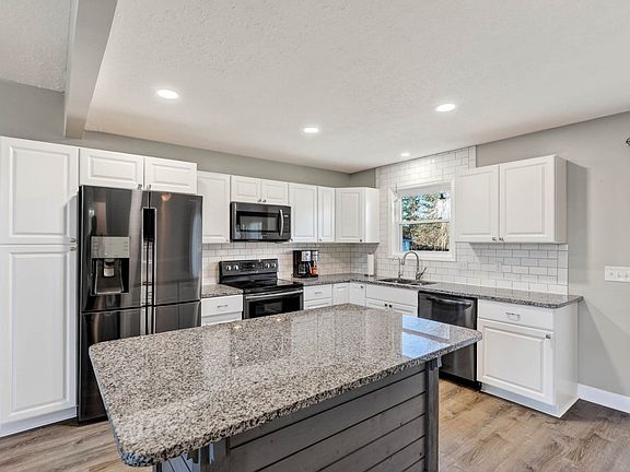 3rd image of 102 Cypress Ct
