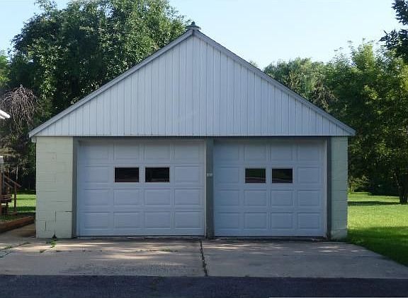 3rd image of 327 7th Ave NW