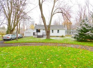 6597 Tonawanda Creek Rd, Lockport, NY 14094