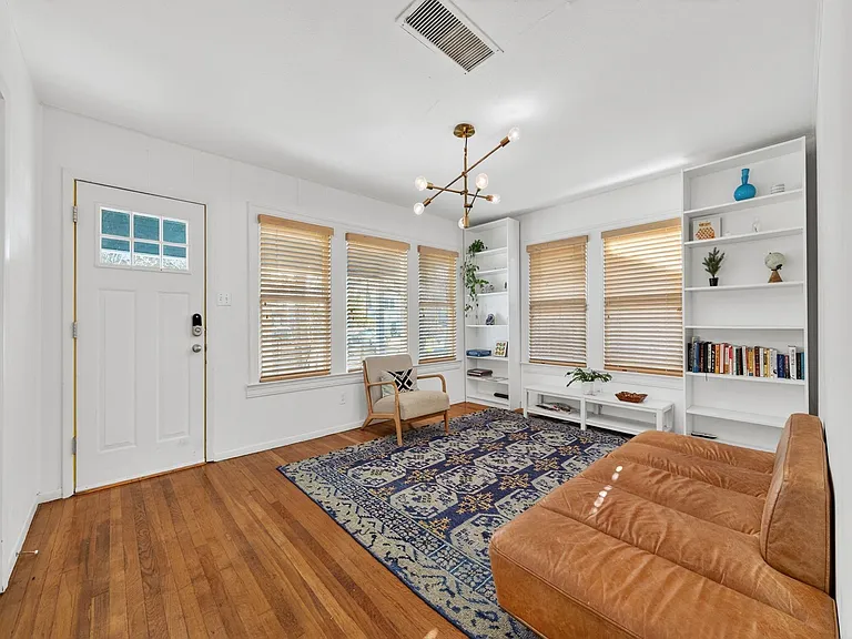 609 Fletcher St — Photo 5