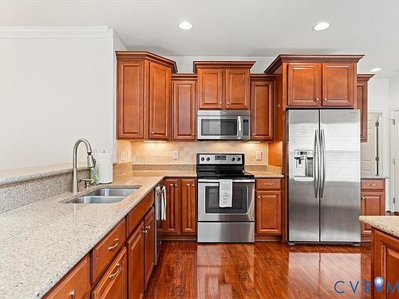 5th image of 934 Morattico Cir