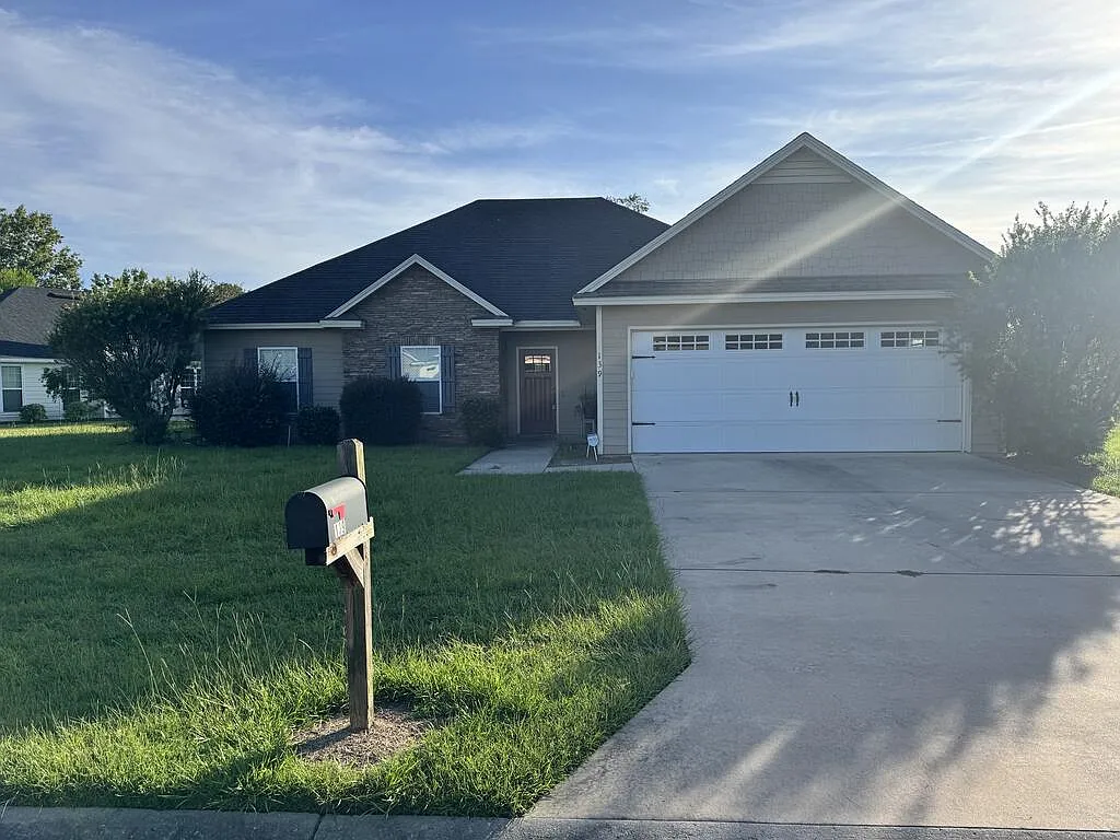 4 bed, 2.0 bath, 1635 sqft, $1,995 — Photo 1