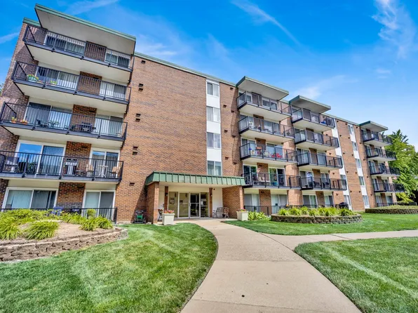5S040 Pebblewood Ln APT E207, Naperville, IL 60563