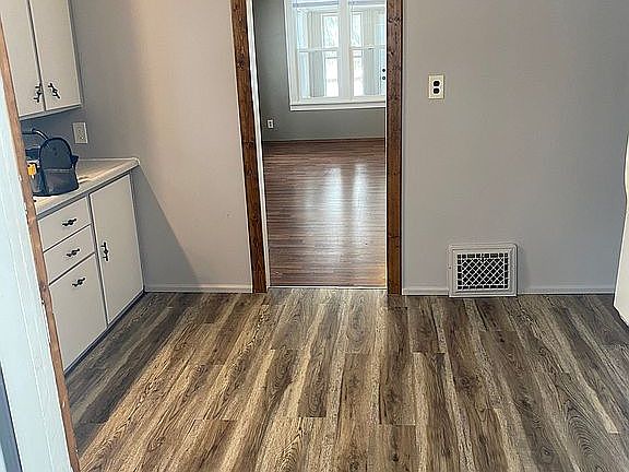 4th image of 923 E Dale Ave