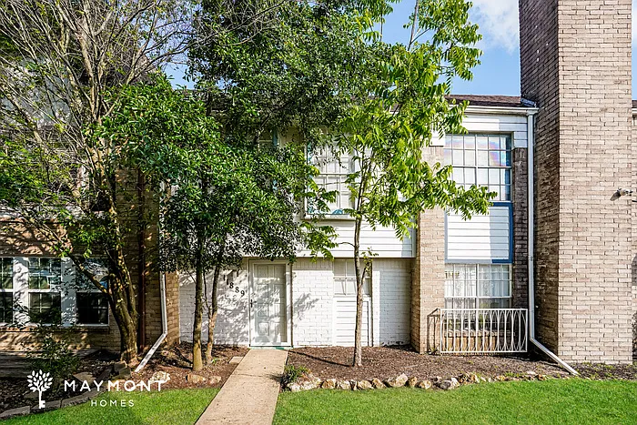 11889 Algonquin Dr — Photo 1